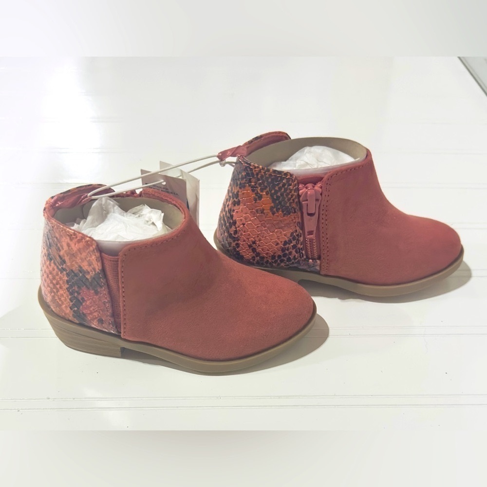 NWT Toddler Old Navy Snake Print and Suede Like Booties. Baby/Toddler Size 6